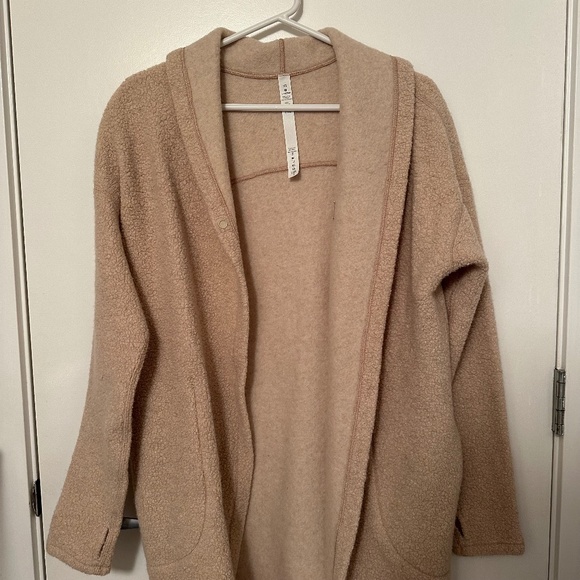 Lululemon Sincerely Sherpa Wrap in Heathered Cashew - Picture 4 of 10